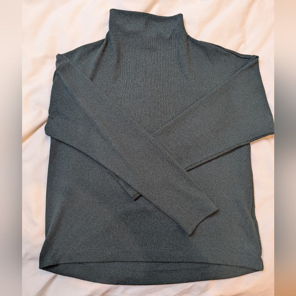 UNIQLO | HeatTech Dark Green Turtleneck Sweater